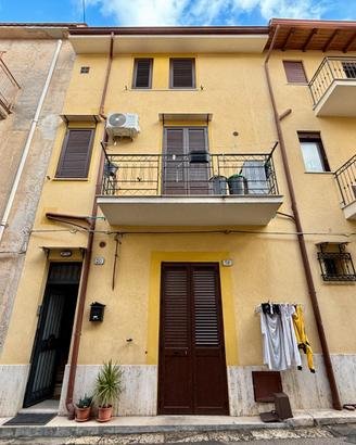 Casa indipendente a Partinico, Via Emma