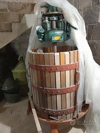 Torchio idraulico più pigiatrice e tino