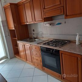 CUCINA COMPONIBILE , TAVOLO, FRIGO