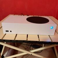 xbox s con 2 cintroller e base di ricarica