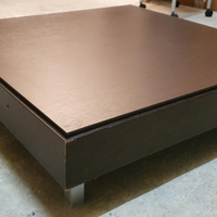 Tavolinetto basso moderno