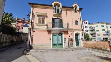 2 LOCALI A PELLEZZANO