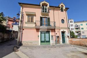 2 LOCALI A PELLEZZANO
