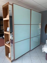 ARMADIO IN TEAK, CON APERTURA SCORREVOLE A 2 ANTE