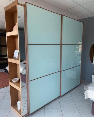 ARMADIO IN TEAK, CON APERTURA SCORREVOLE A 2 ANTE