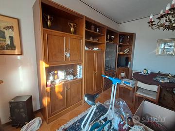 sala in noce completa+tavolo e sedie+libreria