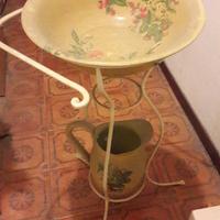 Antico lavabo ricciolo