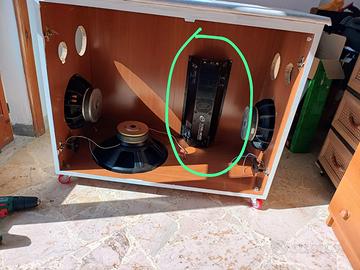 Mobile HiFi artigianale 2.1 preamplificato usato