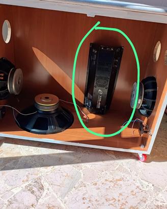 Mobile HiFi artigianale 2.1 preamplificato usato