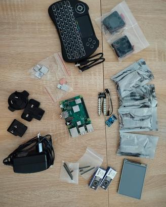 Kit Raspberry Pi B+ con annesse parti di Arduino
