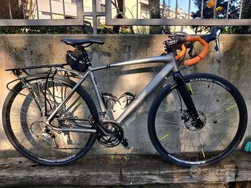 Gravel bike pronta per il cicloturismo