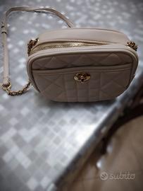 Borsetta Carpisa con tracolla.