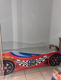 Letto per bambini a forma di auto