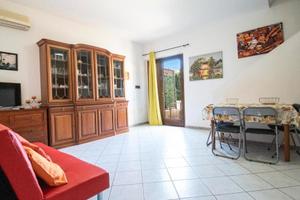 Recente e luminosa villetta bilivelli arredata