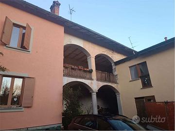 Gavirate - caratteristico rustico