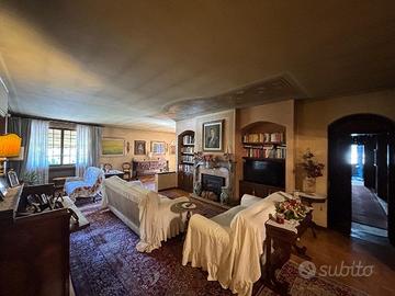 Casa singola con magazzino/laboratorio