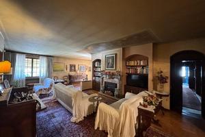 Casa singola con magazzino/laboratorio