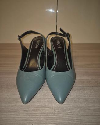 Sandali in vera pelle verde, con tacco