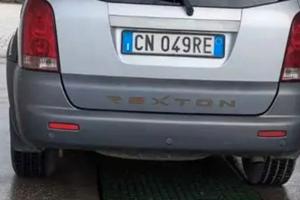 Fuoristrada 4x4 sanguigno rexton