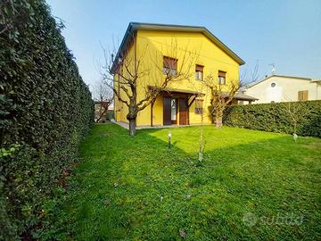 trilocale con giardino in TRIFAMILIARE