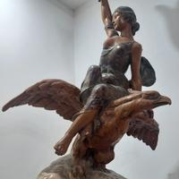 antica statua lampada