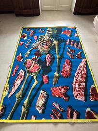 Toiletpaper tappeto arazzo Maurizio Cattelan