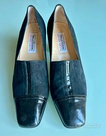 Scarpe nere eleganti con tacco