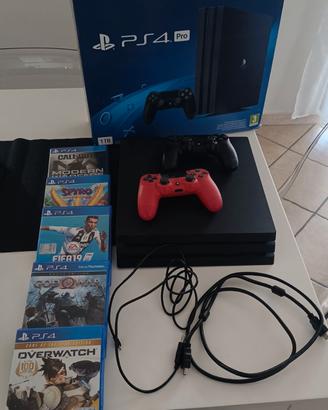 PS4 Pro  1 TB + 2 Joypad + 5 giochi.