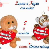 peluche leone o tigre con cuore misura 32 cm