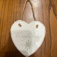 Cuore decorativo in legno