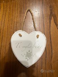 Cuore decorativo in legno