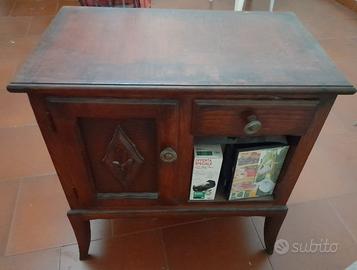 Mobiletto in legno antico