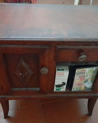 Mobiletto in legno antico
