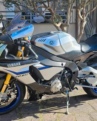 Yamaha R1 M