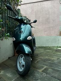 Piaggio Vespa 50 ET4 - 2012