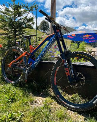 MTB DownHill Mondraker Summum Pro
