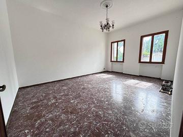 Appartamento di 120 m² con più di 5 locali e box a