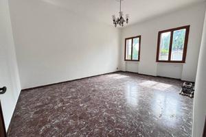 Appartamento di 120 m² con più di 5 locali e box a