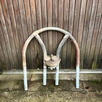 Attrezzatura in ferro per allevamento mucche