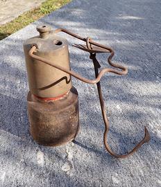 Antica lanterna a carburo 