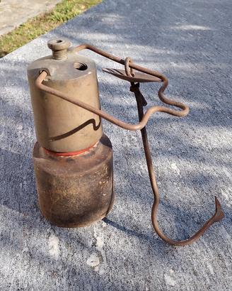 Antica lanterna a carburo 