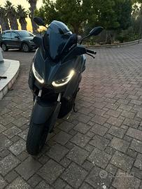 X Max 300 tech max