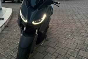 X Max 300 tech max