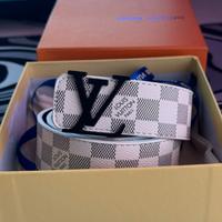 Cintura louis vuitton bianca con logo nero