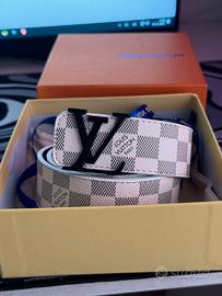 Cintura louis vuitton bianca con logo nero