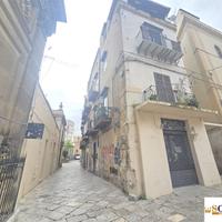 Piazza Olivella: Locale commerciale ideale per