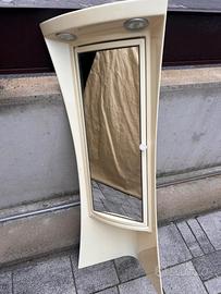 Mobile bagno ad angolo con specchio camper