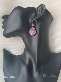 Orecchini pendenti a goccia lilla glitterati