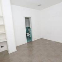 Via Archimede-via Isidoro Carini: locale comm. 40