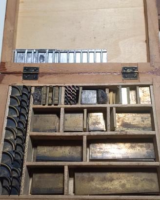 set di caratteri e matrici per la stampa tipografi